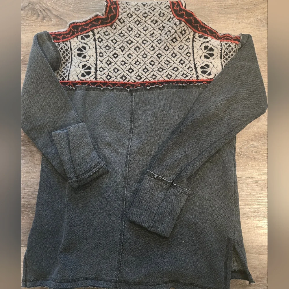Free People Women Large Knit Neckline Sweater- Pre Owned - Picture 2 of 5
